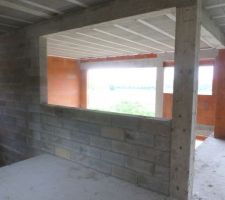 Muret pour pose de la future verrière intérieure style loft sur vide sur séjour