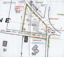 Plan du terrain avec l'implantation de la maison (avec les dimensions)