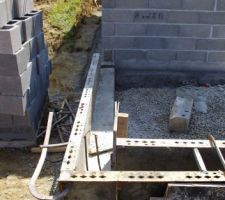 Pr&eacute;paration du mur sous la terrasse.