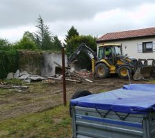 Destruction du vieux batiment.