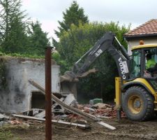 Destruction du vieux batiment.