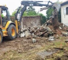 Destruction du vieux batiment.