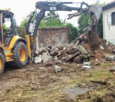 Destruction du vieux batiment.