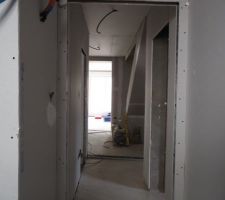 Couloir / vue du bureau
