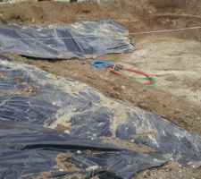 Samedi on est pass&eacute; retendre les b&acirc;ches mais je ne suis pas s&ucirc;r que &ccedil;a serve &agrave; quelque chose !