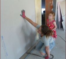 Et voilà, quand même une photo de notre super "lève-plaque" : un tube de pvc, un serre-joint en fer...et hop!