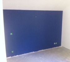 Le mur de la chambre bleue, comment dire....c'est bleu!