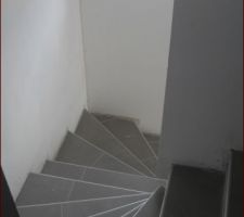 Escalier reste à poser les plinthes commandées mais pas encore recues