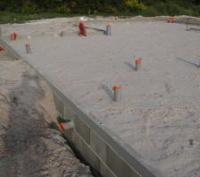 Remblai entre soubassement, constitué par un apport de sable, vue entrée