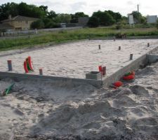 Remblai entre soubassement, constitué par un apport de sable, vue générale
