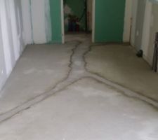 Saignées de la chape comblées dans la cuisine