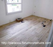 Parquet posé dans la chambre avant