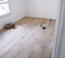 Parquet posé dans la chambre avant