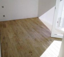 Pose du parquet dans la chambre arrière