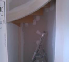 Cloison finie dans cellier !