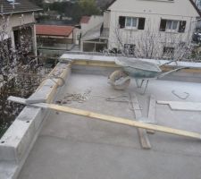 Construction des acrotères... en parpaings creux!