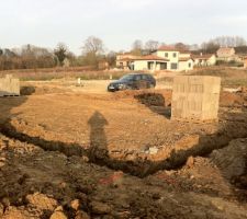 10 mars 2014-7h30: Avant de partir travailler, direction le terrain pour un RDV avec le CdT pour officialiser l'ouverture de chantier.