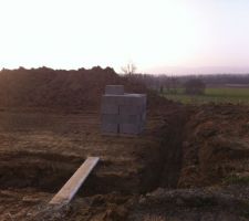 10 mars 2014-7h30: Avant de partir travailler, direction le terrain pour un RDV avec le CdT pour officialiser l'ouverture de chantier.