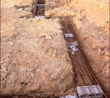 10 mars 2014-7h30: Avant de partir travailler, direction le terrain pour un RDV avec le CdT pour officialiser l'ouverture de chantier.