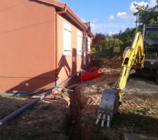 1ere journ&eacute;e terrassement finie.
D&eacute;j&agrave; bien avanc&eacute; !