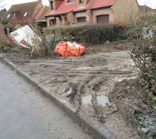 Et voilà l'accès chantier 1 mois et demi après le début des travaux!!!!!