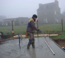 Coulage de la dalle et preparation des linteaux de la grande baie de 5m40 et du garage