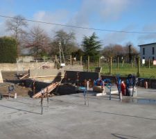 Coulage de la dalle et preparation des linteaux de la grande baie de 5m40 et du garage
