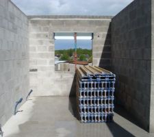 D&eacute;coffrage du plancher et pr&eacute;paration du toit plat avec encore une dalle pleine