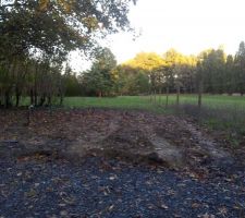 Vue de l'entr&eacute;e du terrain