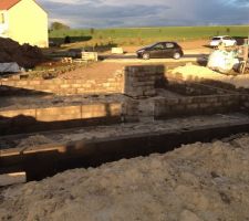 Premier rang de parpaing!!!