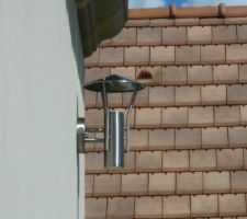 Les lumi&egrave;res ext&eacute;rieurs sont en place