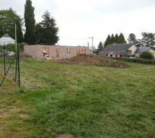 Rajout de terre pour lisser le terrain