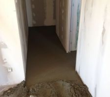 Chape coulée dans le dégagement
