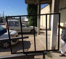 Verri&egrave;re pour le bureau.