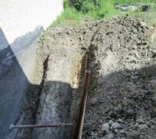 Tranch&eacute;es et ferraillage du futur escalier sous-sol / jardin.