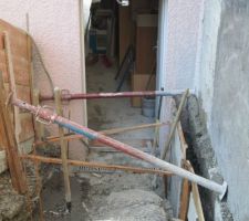 Coffrage avant de couler le b&eacute;ton de la reprise en sous-oeuvre.