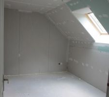 Chambre qui se trouve au dessus de la cuisine