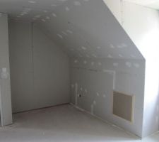 Chambre qui se trouve au dessus de la chambre du bas (chambre parentale)