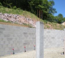 Placement des canalisations pour évacuation des eaux usées.