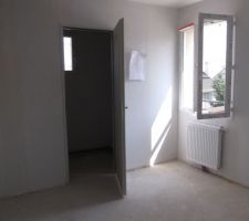 Chambre parentale avec salle de douche