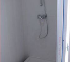 Douche chambre parentale qui sera carrelée
