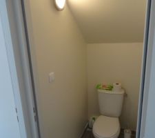 WC sous escalier